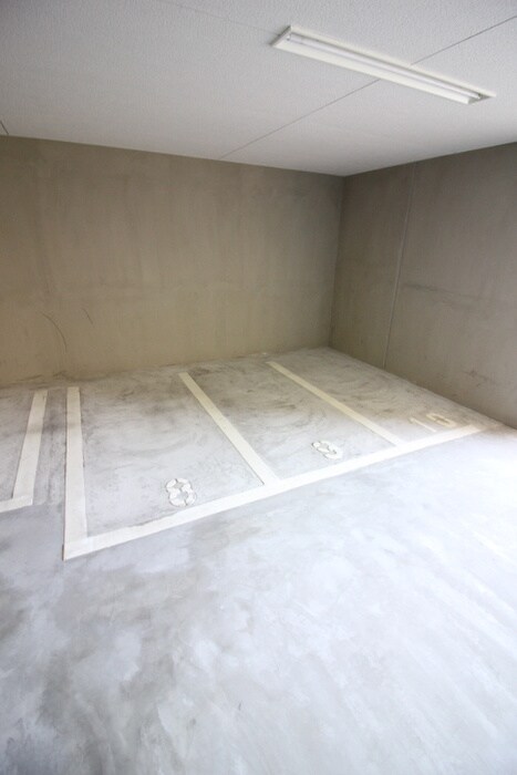 物件外観写真4　(バイク置き場)