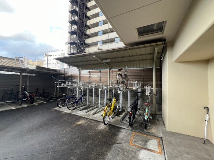 物件外観写真5　(駐輪場)