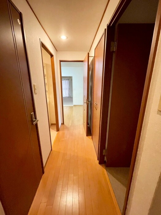 物件内観写真14　(廊下)