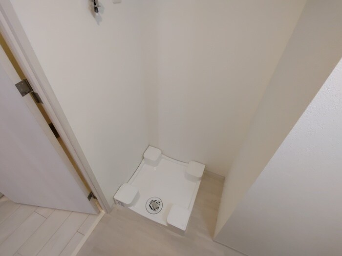 物件内観写真16　(洗濯機置場)