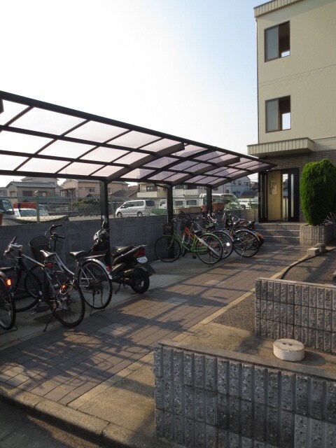 物件外観写真3　(駐輪場)
