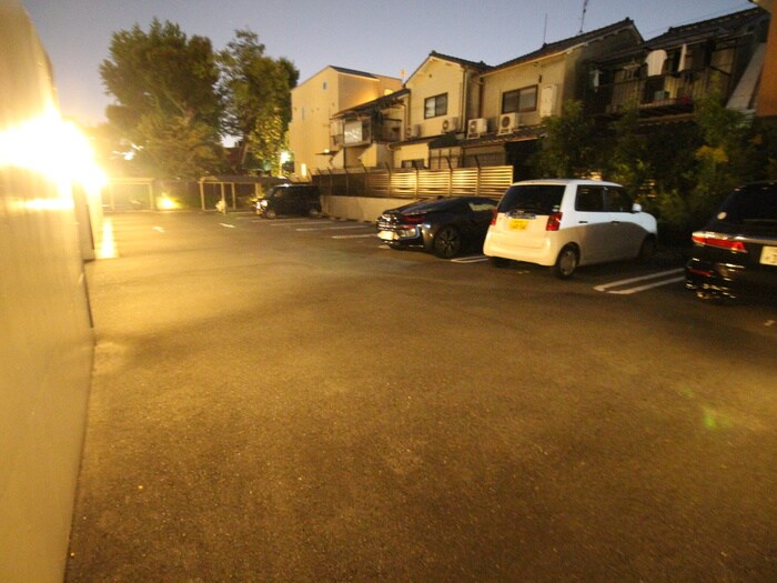 物件外観写真6　(駐車場)