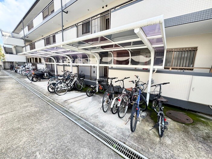 物件外観写真3　(駐輪場)