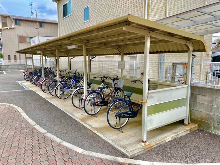 物件外観写真3　(駐輪場)