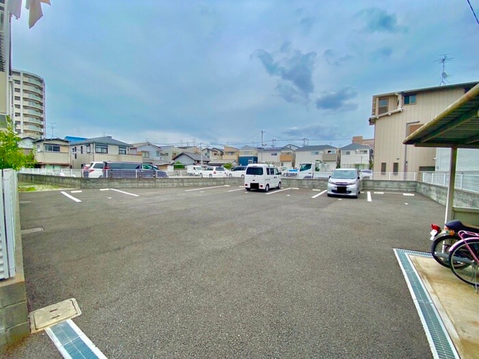 物件外観写真4　(駐車場)