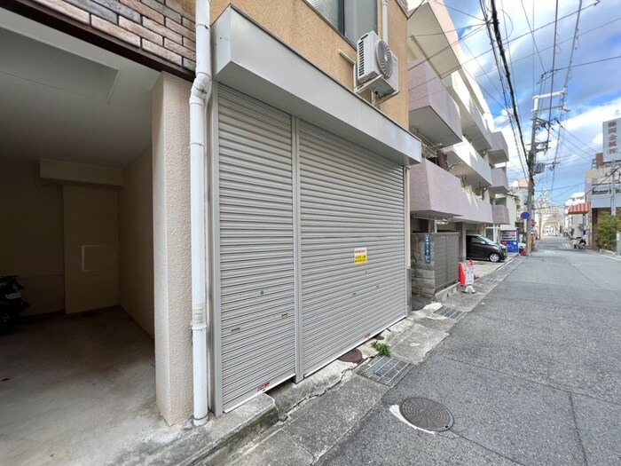 物件外観写真5　(駐車場)