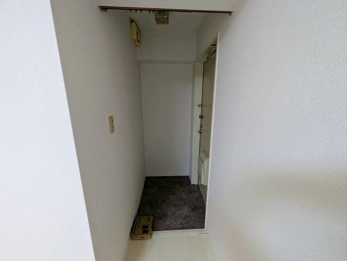 物件内観写真16　(玄関)