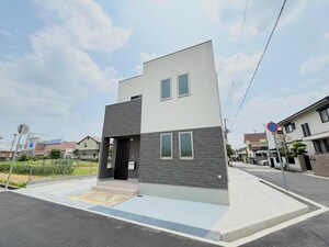 ﾌｼﾞﾊﾟﾚｽ戸建賃貸瑞原一丁目外観写真