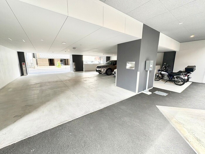 物件外観写真4　(駐車場)