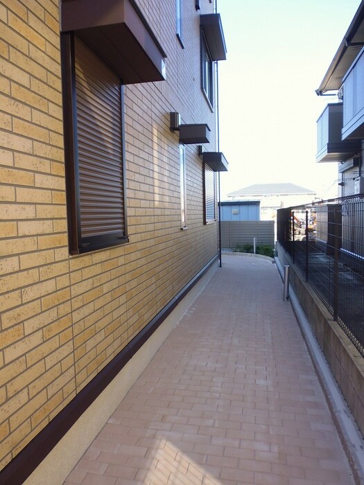 物件外観写真2　(エントランス部分)