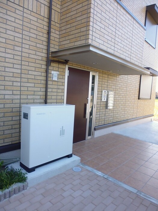 物件外観写真4　(エントランス部分)