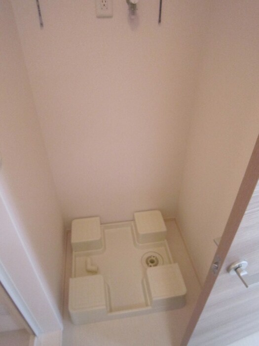 物件内観写真15　(洗濯機置場)