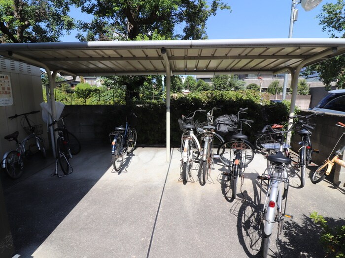物件外観写真4　(駐輪場)