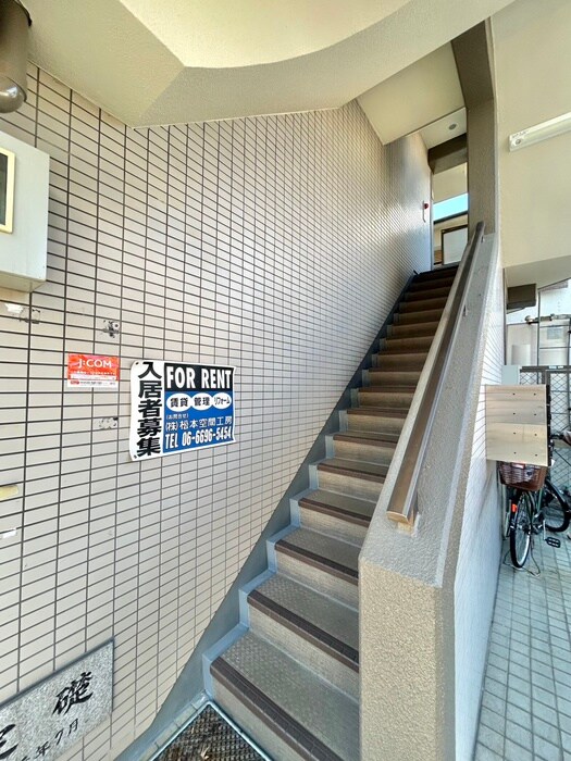 物件外観写真5　(エントランス部分)