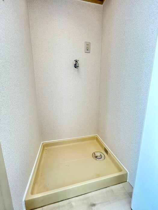 物件内観写真16　(洗濯機置場)