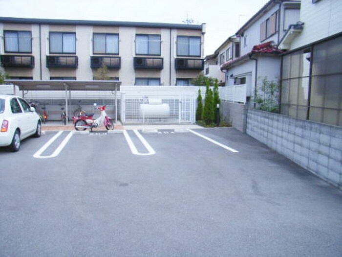 物件外観写真5　(駐車場)