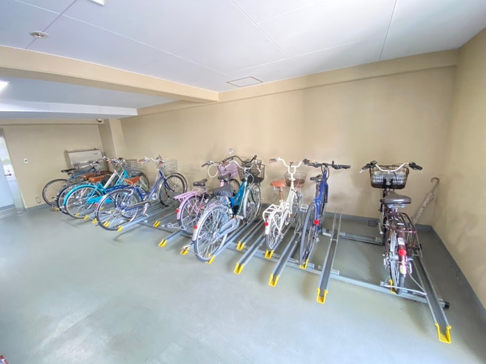 物件外観写真4　(駐輪場)