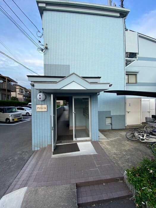 物件外観写真6　(エントランス部分)