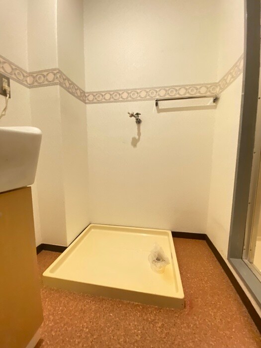 物件内観写真15　(洗濯機置場)