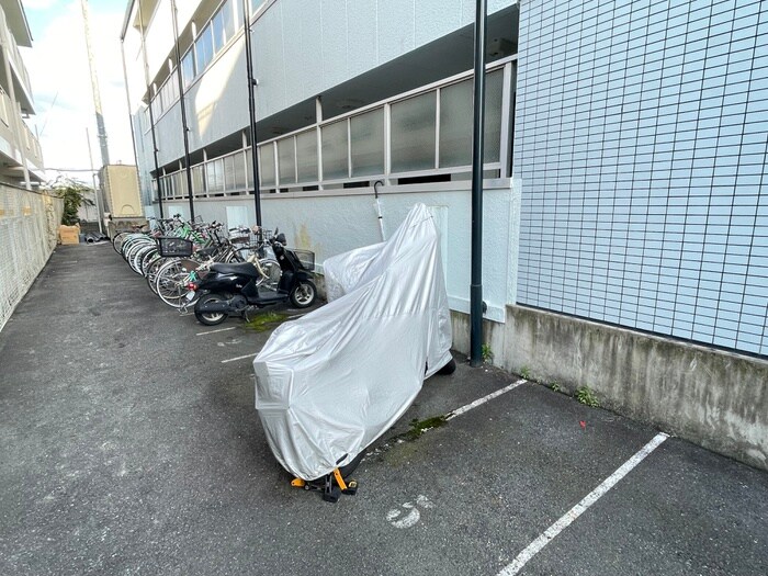 物件外観写真5　(駐輪場)