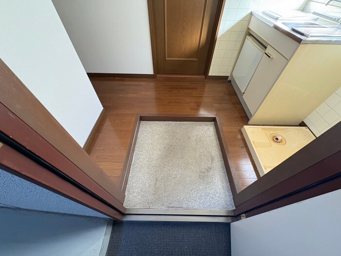 物件内観写真14　(玄関)