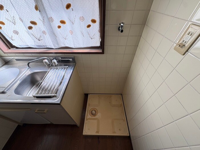 物件内観写真16　(洗濯機置場)