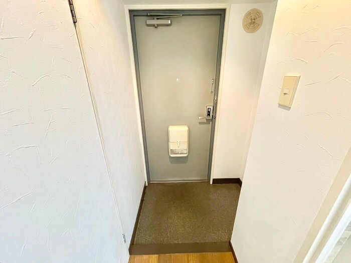 物件内観写真18　(玄関)