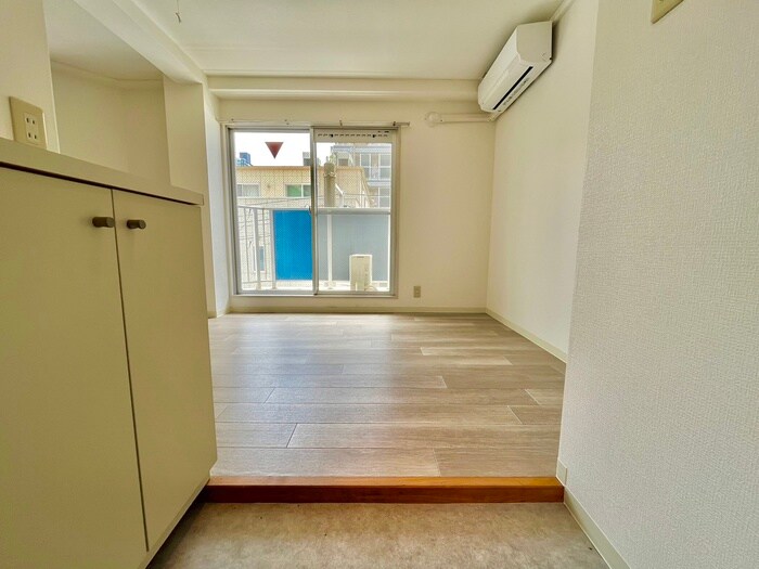 物件内観写真7　(玄関)