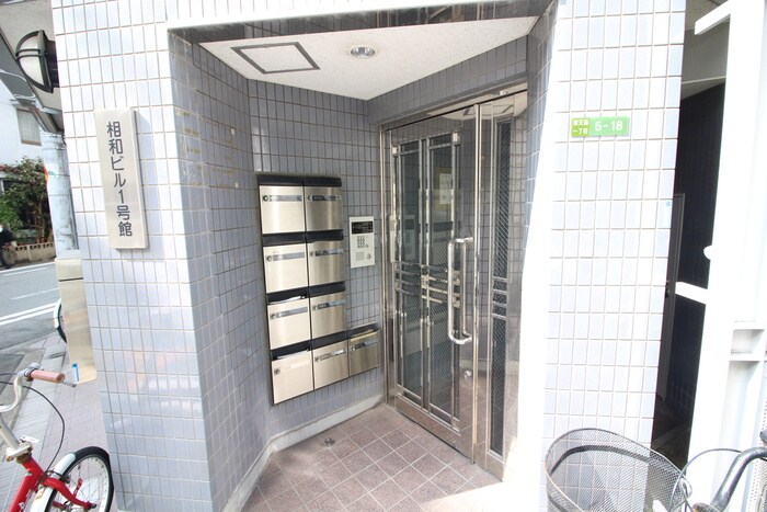 物件外観写真3　(エントランス部分)