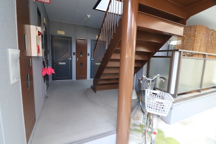 物件外観写真4　(エントランス部分)