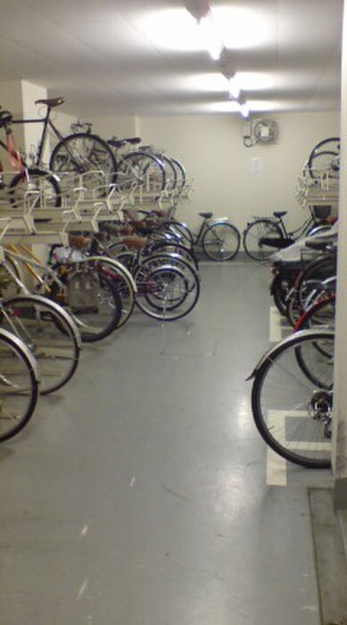 物件外観写真2　(バイク置き場)