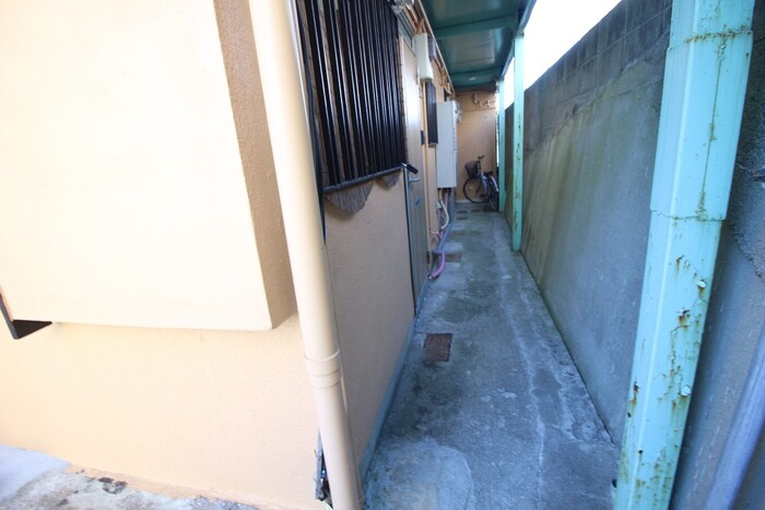 物件外観写真6　(エントランス部分)