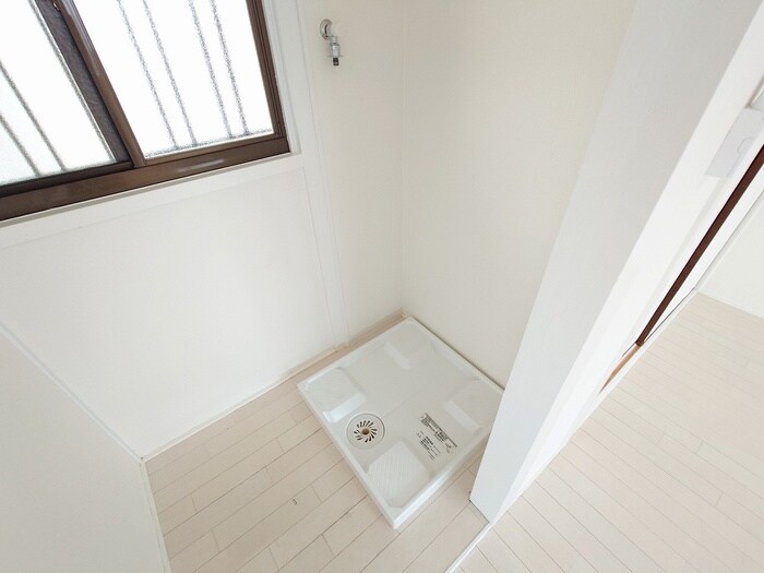 物件内観写真12　(洗濯機置場)