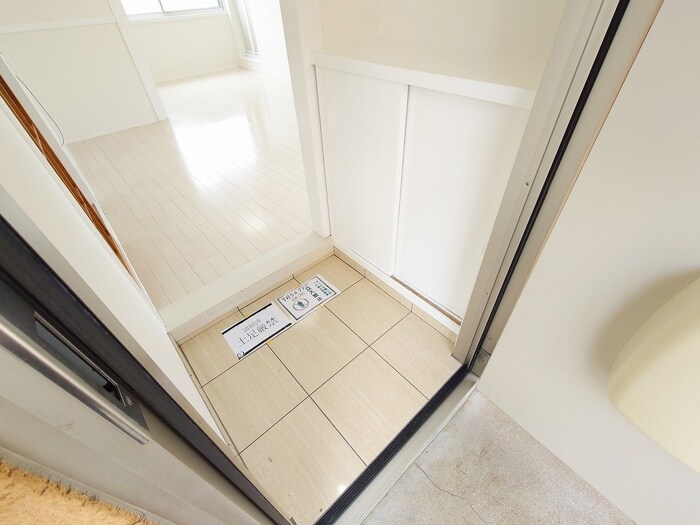 物件内観写真14　(玄関)