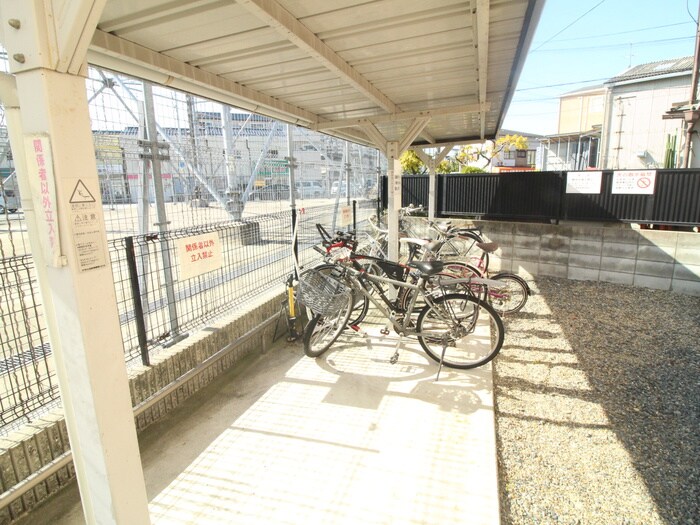 物件外観写真2　(駐輪場)