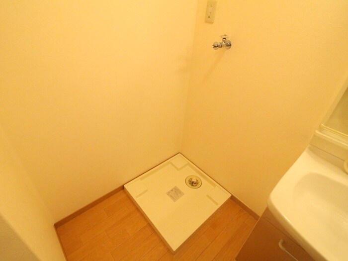 物件内観写真11　(洗濯機置場)