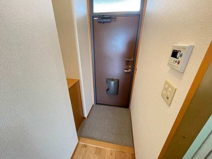 物件内観写真17　(玄関)
