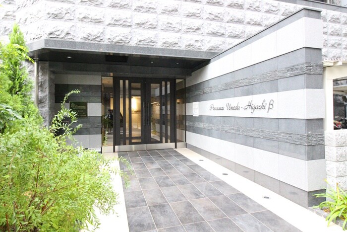 物件外観写真4　(エントランス部分)