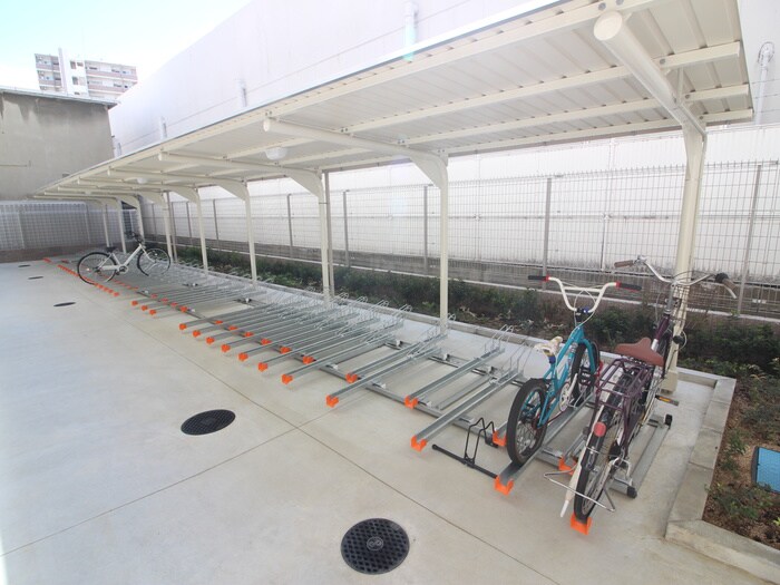 物件外観写真4　(駐輪場)