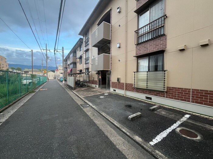 物件外観写真2　(駐車場)