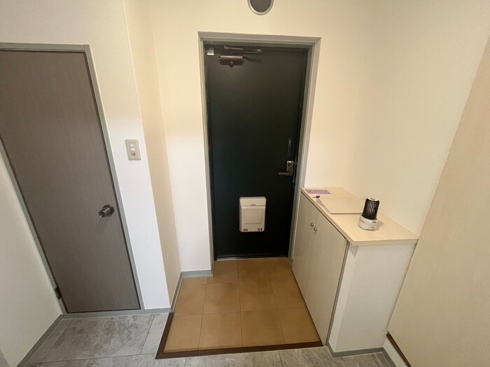 物件内観写真7　(玄関)