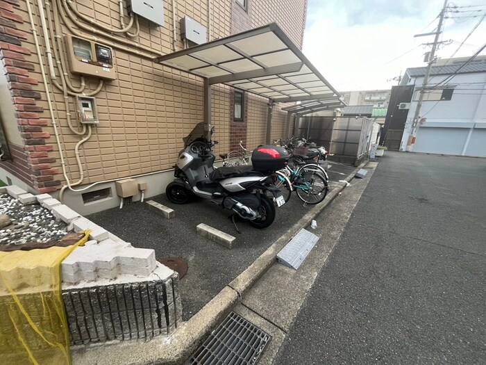 物件外観写真3　(駐輪場)