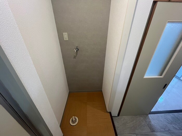 物件内観写真15　(洗濯機置場)