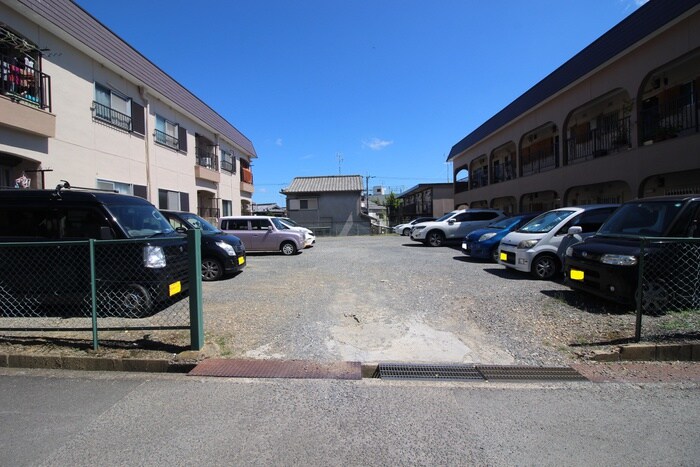 物件外観写真5　(駐車場)