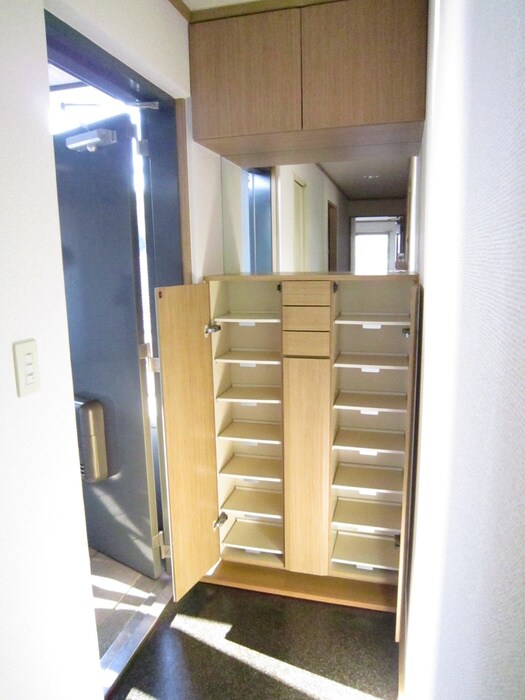 物件内観写真4　(靴箱)