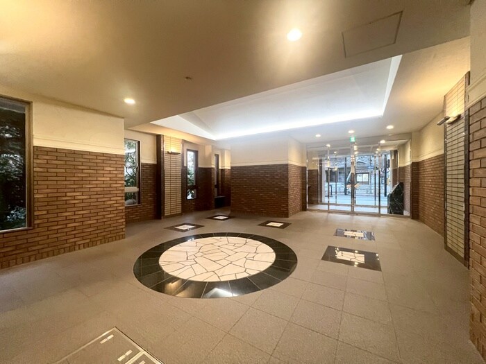 物件外観写真5　(エントランス部分)