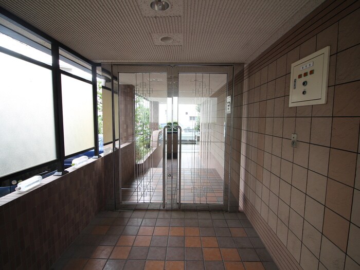 物件外観写真3　(エントランス部分)