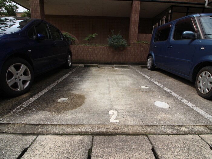 物件外観写真5　(駐車場)