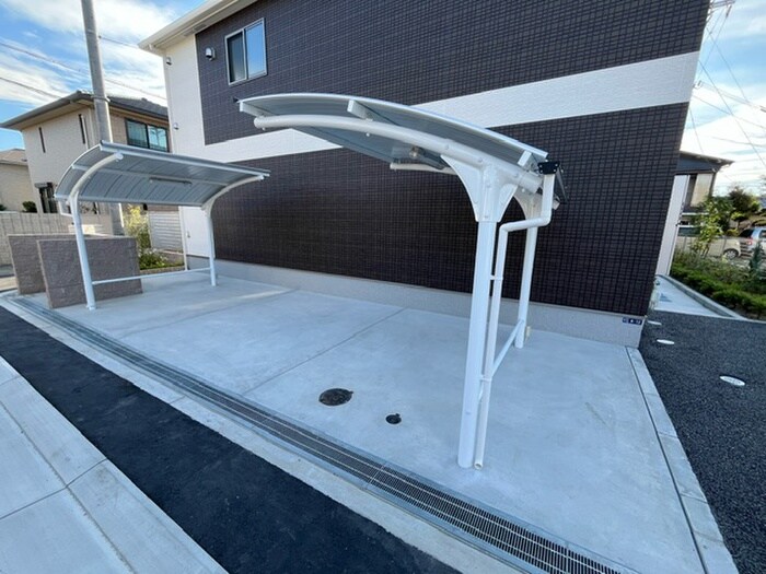 物件外観写真3　(駐輪場)