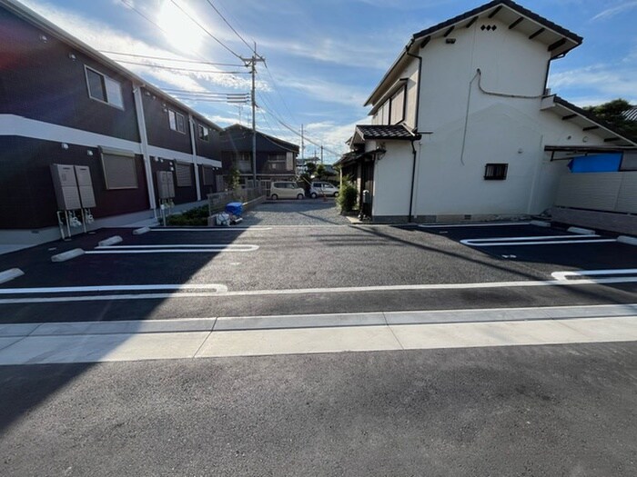 物件外観写真4　(駐車場)